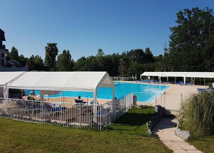 Mon En Ariege Avec Piscine בקתה *